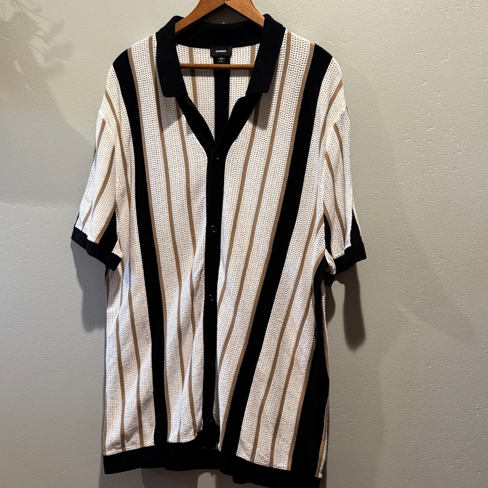 Express Men's Crocket Button Up Black and White Striped Short Sleeve Shirt Tee